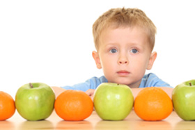 παιδί και φρούτα