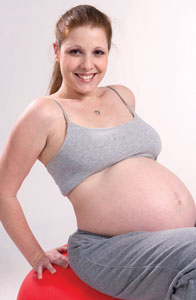 εγκυος γυμνάζεται με μπάλλα