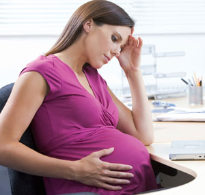 εγκυος γυναίκα εργάζεται