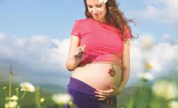 εγκυος γυναίκα εξοχή